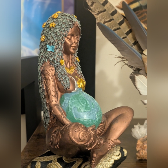Gaia Fertility Statue - Picture 6 of 9